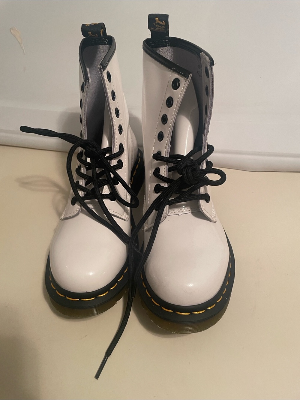 Dr. Doc Martens 1460 Lace Up Boots White Lamper Patent Leather Women's 6 US NWOB - Picture 1 of 10